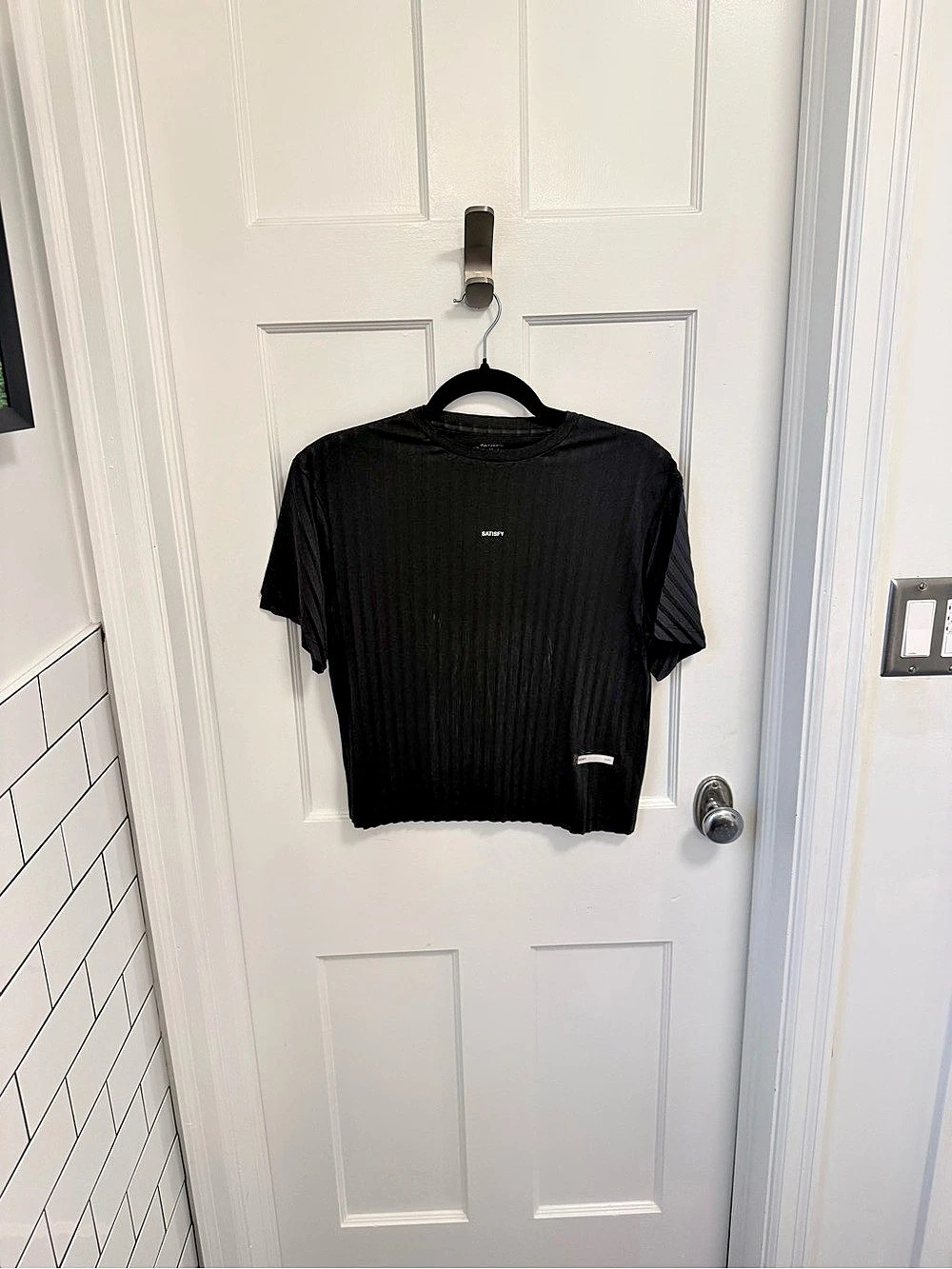 Satisfy Running Womenβs AuraLite Pleated Tee Black Extra Small